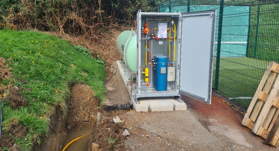 Behälter 2,9t mit 60kg.Verdampfer Anschluß HD+MD